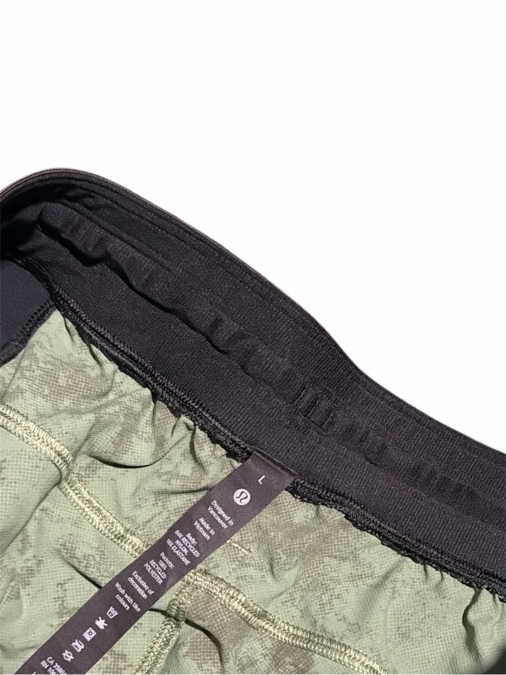 Lululemon Men’s Pace Breaker Shorts Size Large Green Camo 7” Lined Running Gym